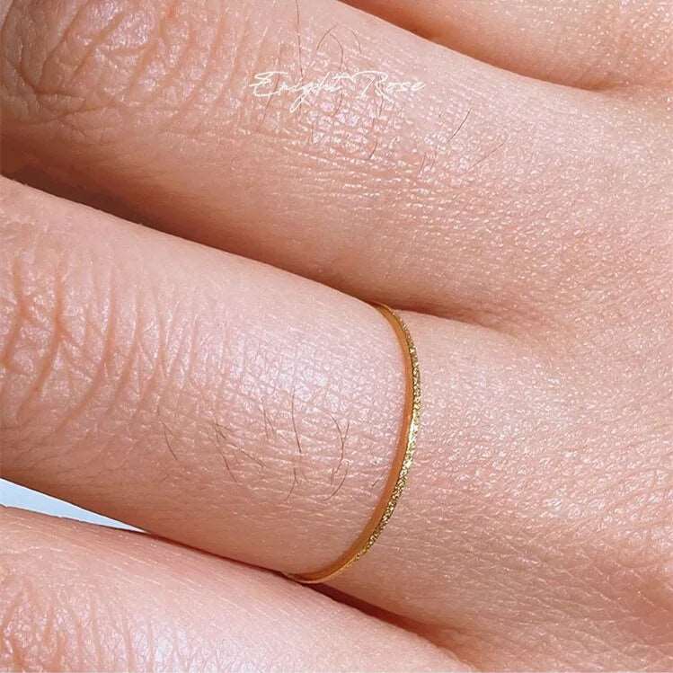 Anel Minimalista Fino em Aço Inoxidável Banhado a Ouro 18K - Giorgina | Joias & Semijoias Exclusivas 